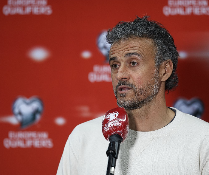 法甲赛场:恩里克盛赞阿什拉夫,巴黎展现稳定自信气质