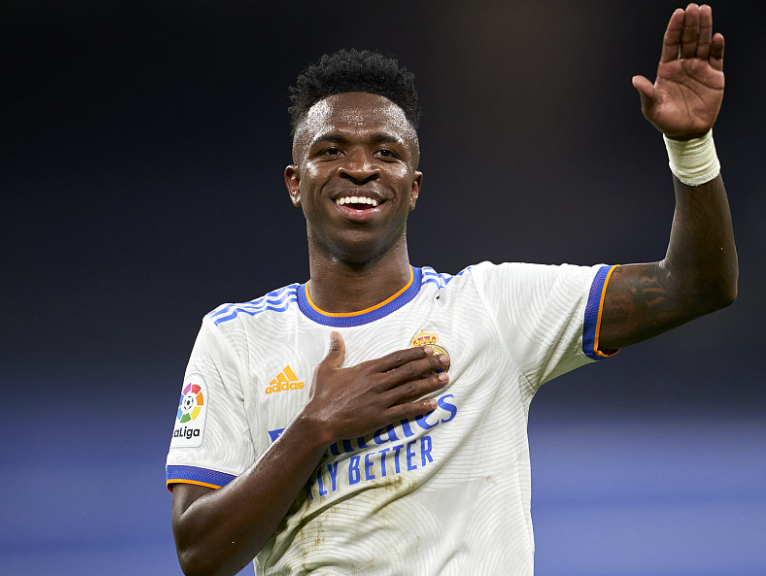 西班牙国家德比皇马奏凯:维尼修斯赛后谈胜负感悟与球迷致意