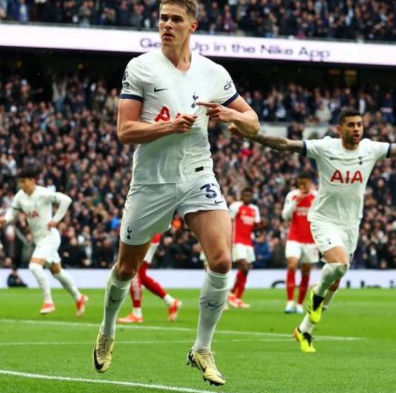 弗兰克战术革新显成效:热刺定位球体系蜕变获专业赞誉