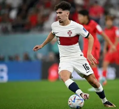 法甲赛场数据洞察:维蒂尼亚触球频次领跑五大联赛