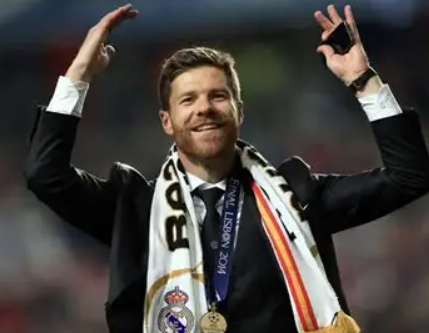 西甲国家德比皇马胜巴萨,赛后冲突引主帅理性解读