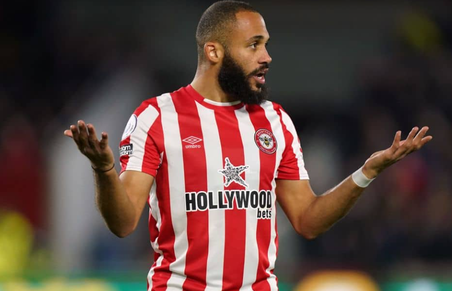 足球名宿论曼联与姆伯莫：压力适应与竞技潜力之析