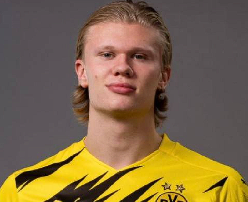 近日,西班牙足球转会市场传出了一则备受瞩目的消息,皇马与挪威锋线新星哈兰德之间的转会传闻引发了广泛关注。据西班牙知名记者Jorge Picón在相关渠道透露,这一传闻并非毫无根据的猜测。 从哈兰德本人的意愿来看,有可靠消息源——哈兰德身边人士证实,这位年轻且极具天赋的球员内心深处十分渴望能够身披皇马的白色战袍,为这支<a href='https://www.www.byqcxy.com/news/tag/284.html' style='color: blue;'>西甲</a>豪门效力。哈兰德作为当今足坛备受瞩目的新生代前锋,其出色的身体素质、门前嗅觉以及强大的得分能力,使他成为了众多豪门俱乐部觊觎的对象。而皇马,作为欧洲足坛的顶级豪门,拥有悠久的历史、辉煌的战绩以及庞大的球迷基础,对于任何有追求的球员来说,都具有极大的吸引力。 与此同时,西班牙媒体还报道了另一则与皇马阵容变动相关的消息。如果皇马阵中的巴西球星维尼修斯选择离开球队,那么皇马管理层极有可能将引进哈兰德作为重要的补强举措。Jorge Picón在播客节目中进一步阐述了相关情况,他提到哈兰德的经纪人皮门塔曾多次公开强调,球员在职业生涯的规划上拥有高度的自主权,他掌控着自己的命运走向。并且,哈兰德与<a href='https://www.www.byqcxy.com/news/tag/268.html' style='color: blue;'>曼城</a>之间存在解约金条款这一特殊情况,尽管目前该条款的具体金额尚未向外界公布,但这无疑为哈兰德未来的转会提供了一种潜在的可能性。 Jorge Picón还针对哈兰德加盟皇马的可能性与维尼修斯的处境之间的关系发表了看法。他指出,目前维尼修斯并未完全拒绝与皇马续约,双方都秉持着积极的态度,相信能够达成新的协议。然而,一旦维尼修斯最终决定留队,那么哈兰德加盟皇马的可能性将会大幅降低。毕竟,皇马在阵容构建上需要综合考虑多个因素,包括球员的位置、战术体系以及薪资结构等。 综上所述,皇马与哈兰德之间的转会传闻并非空穴来风,它涉及到球员的个人意愿、俱乐部的阵容规划以及复杂的转会条款等多个方面。未来,这一传闻将如何发展,哈兰德是否会真的披上皇马的战袍,值得我们持续关注。