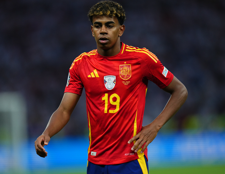 亚马尔国家德比后晒休闲照,巴萨即将迎战<a href='https://byqcxy.com/news/tag/1055418.html' style='color: blue;'>埃尔切</a>