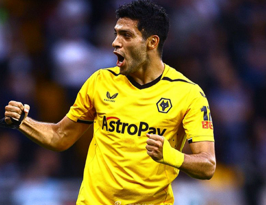 劳尔·希门尼斯:获PFA特别表彰,<a href='https://www.www.byqcxy.com/news/tag/267.html' style='color: blue;'>英超</a>赛场的墨西哥传奇