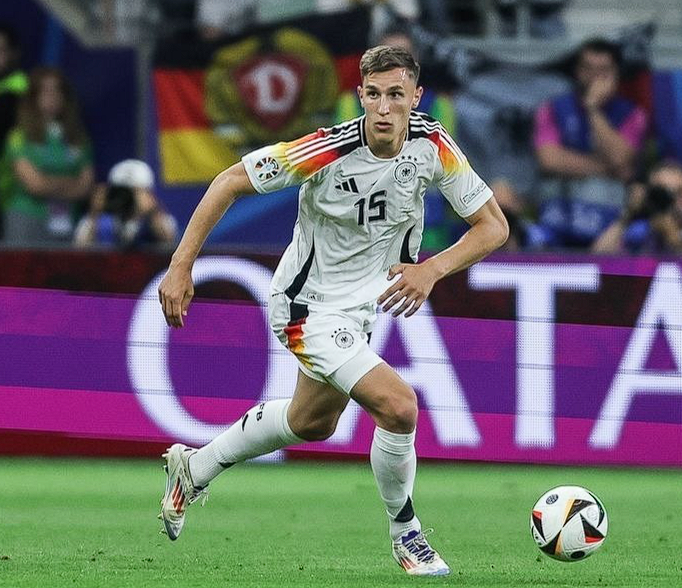 多特防线告急:施洛特贝克或缺战曼城,球队前景蒙阴