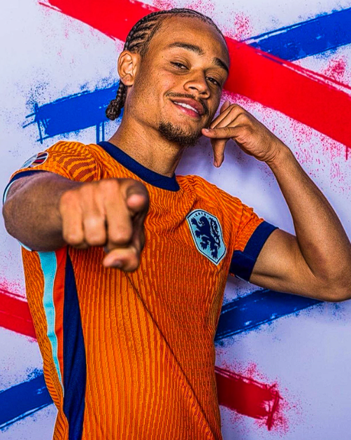 英超与<a href='https://byqcxy.com/news/tag/260.html' style='color: blue;'>欧冠</a>赛场:热刺主帅弗兰克谈哈维 - 西蒙斯表现与换人决