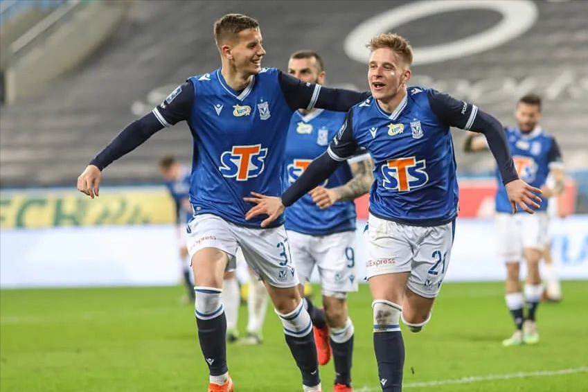 黑马主场战蓝军,欧冠生死局谁主沉浮