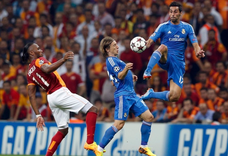 阿贾克斯激战加拉塔萨雷:欧冠攻防博弈