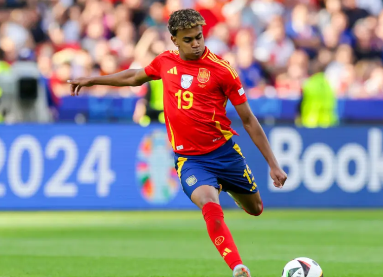 亚马尔欧冠破门创纪录,超越姆巴佩成最年轻七球先生