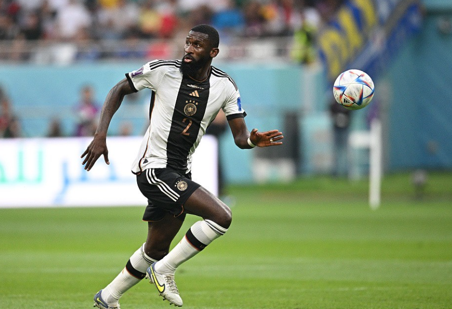 吕迪格圣诞返乡：以爱之名传递足球力量与人道关怀