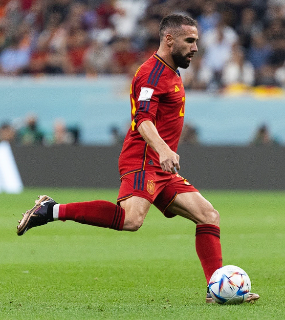 皇马夏窗引援蓝图：中场补强与后防规划并行