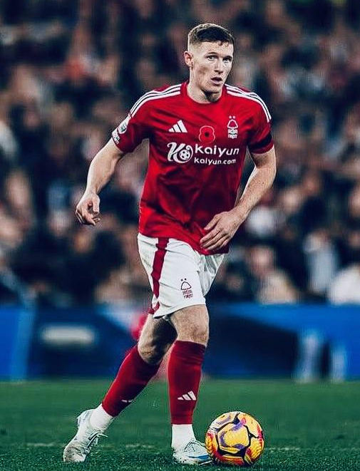 曼市双雄中场引援博弈：安德森成焦点，多因素影响转会走向